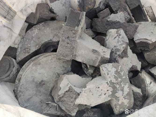 通过连续高温再生工艺,将废石墨电极回收率提升至95%以上,再生产品